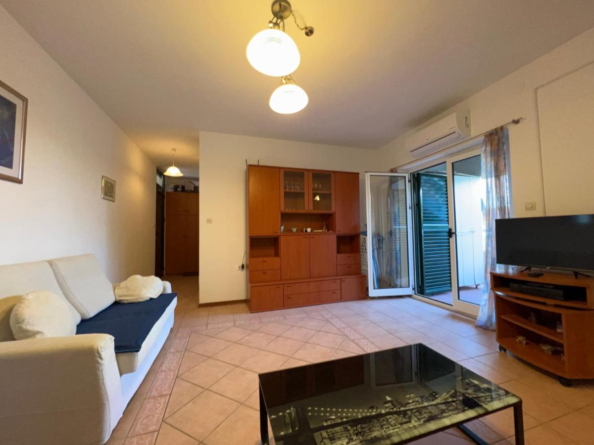 Apartment Luka Novaglia Esterno foto