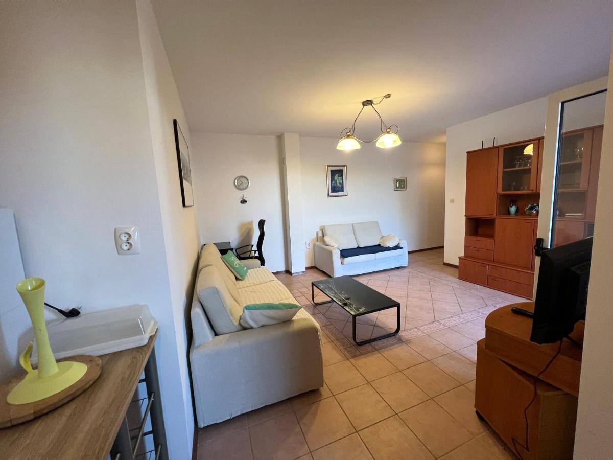 Apartment Luka Novaglia Esterno foto