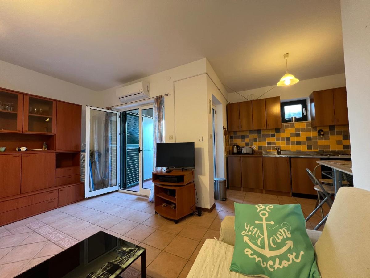Apartment Luka Novaglia Esterno foto
